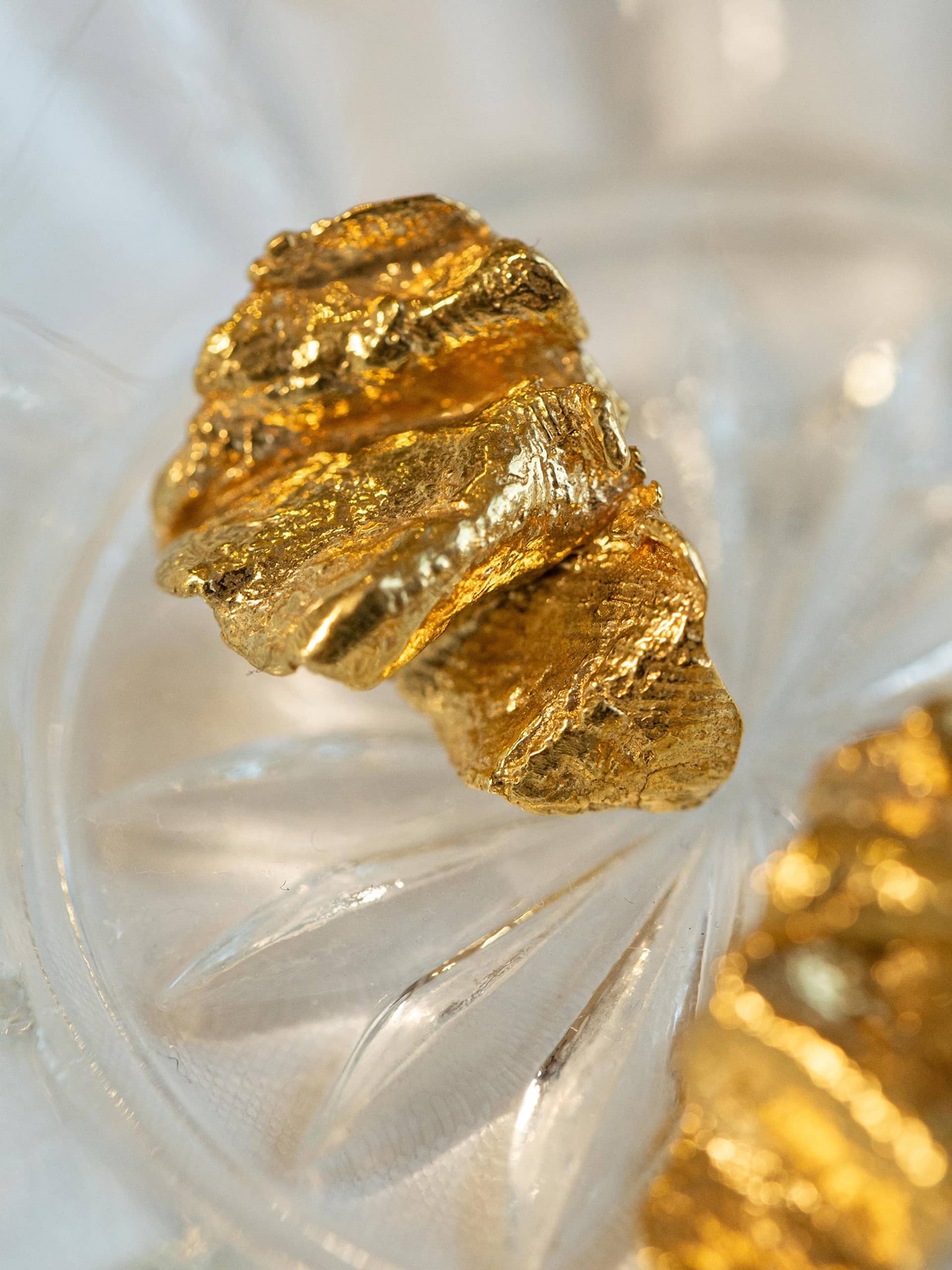 Artemis Wave Earrings Gold in Gold made by Eva Remenyi