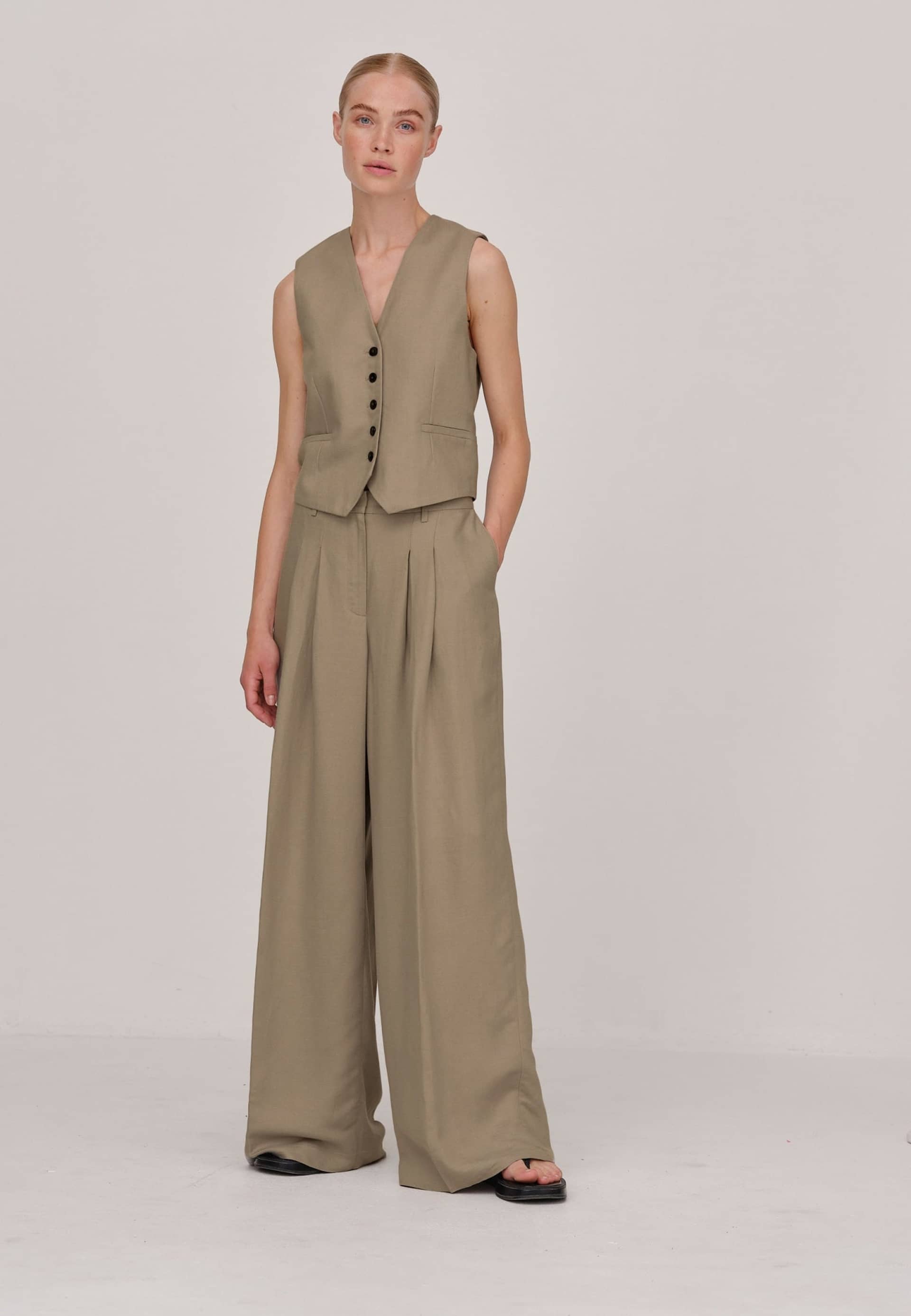 Mister Vest - Light Khaki made by HERSKIND