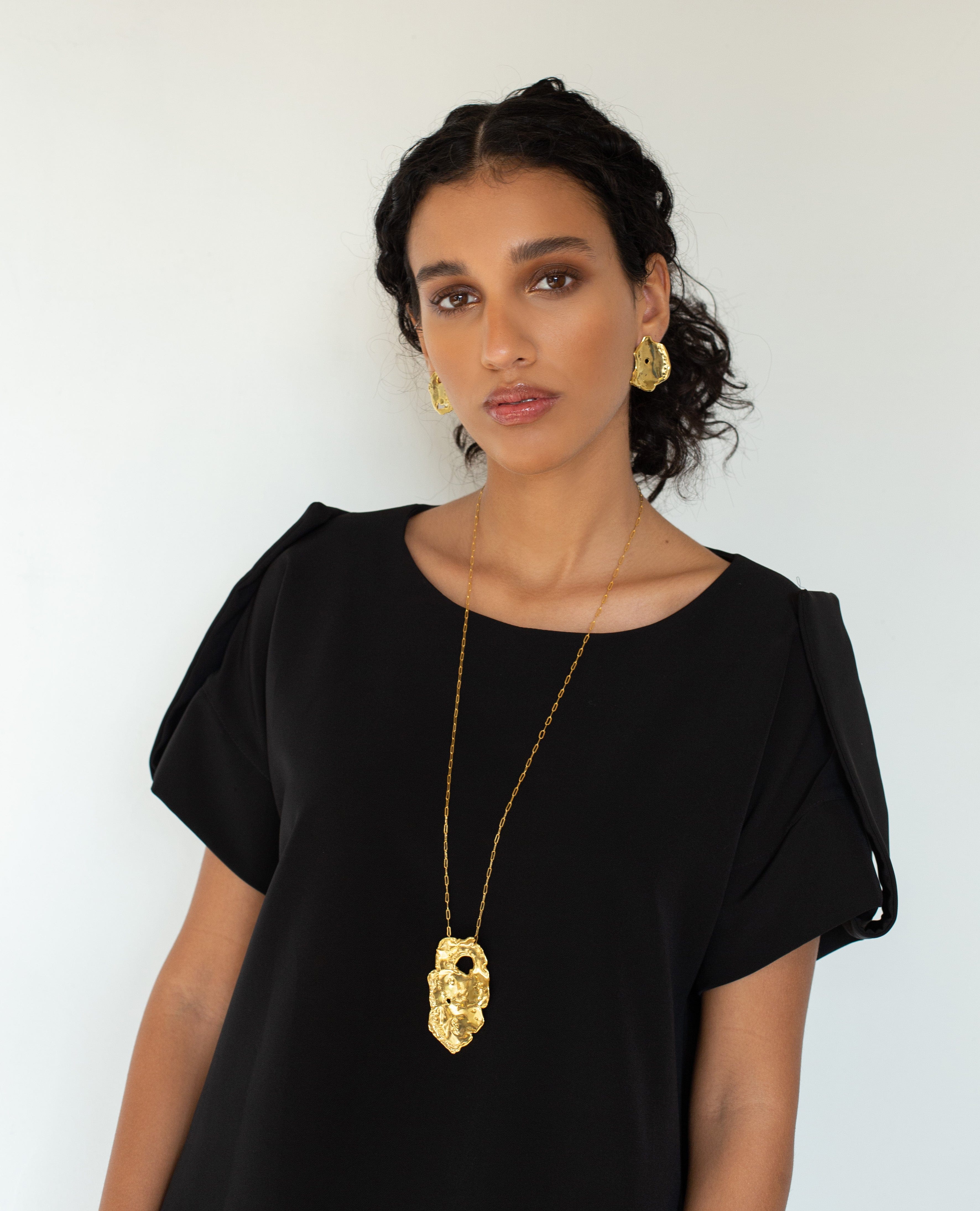 Talisman Full Moon Necklace Gold in Gold made by Eva Remenyi