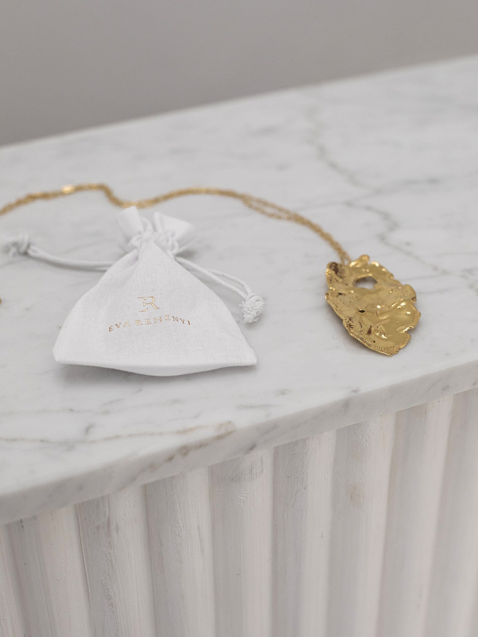 Talisman Full Moon Necklace Gold in Gold made by Eva Remenyi