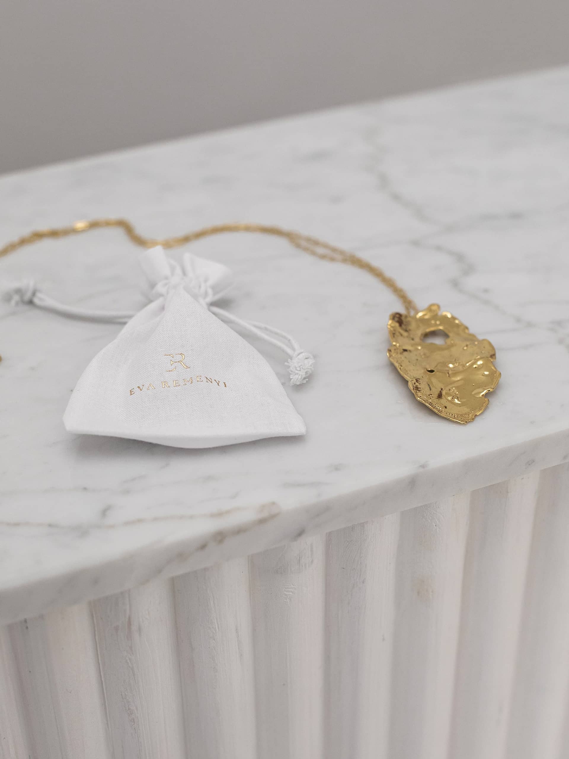 Talisman Full Moon Necklace Gold in Gold made by Eva Remenyi