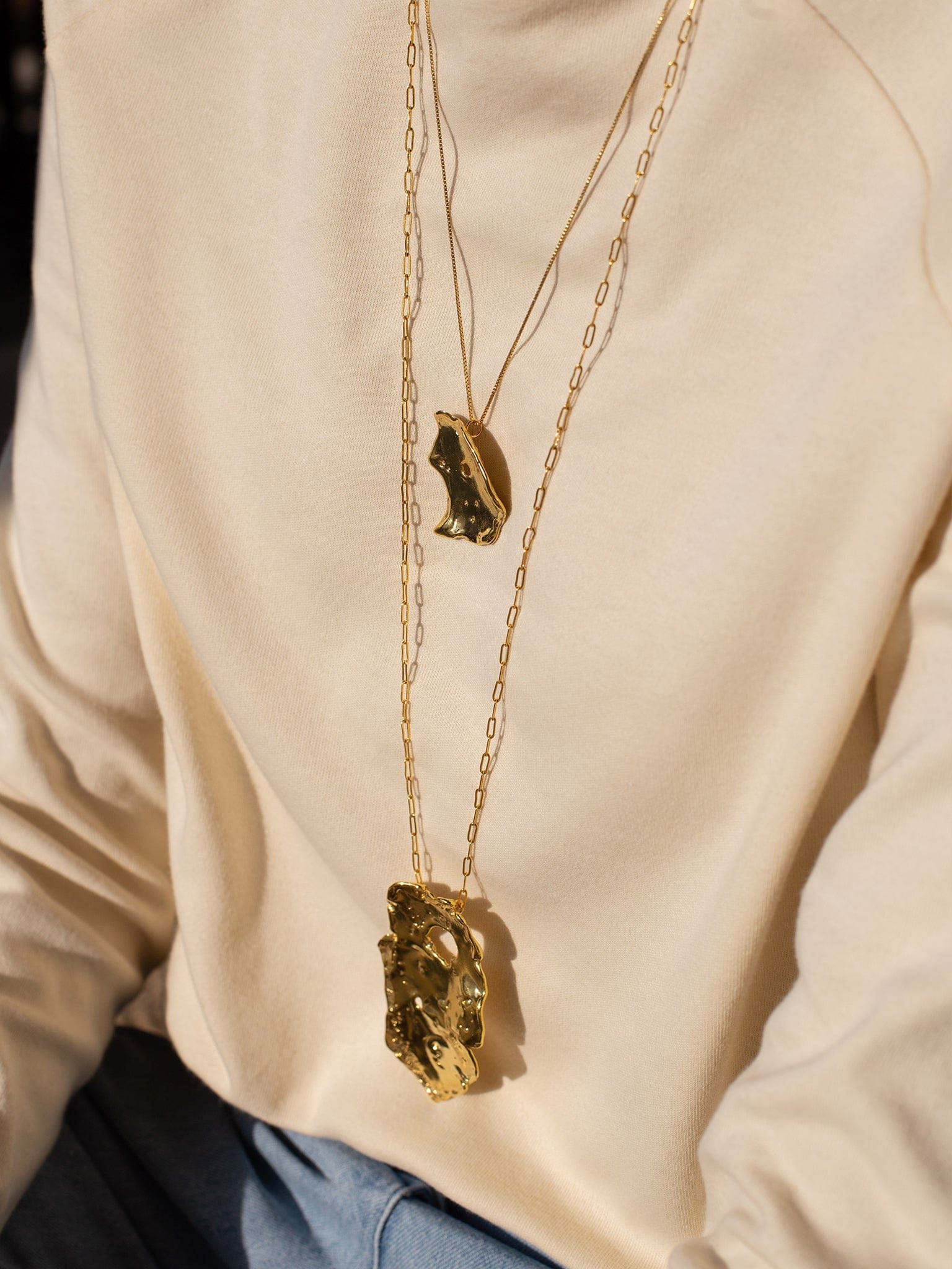 Talisman Full Moon Necklace Gold in Gold made by Eva Remenyi