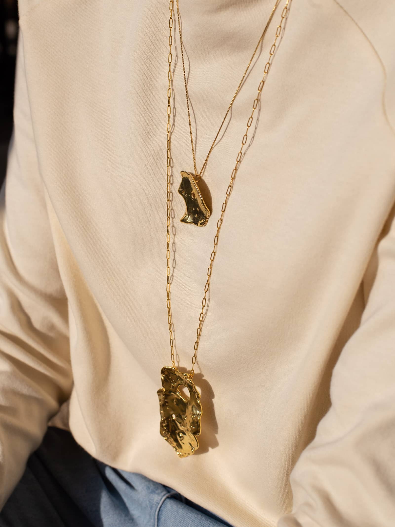 Talisman Full Moon Necklace Gold in Gold made by Eva Remenyi