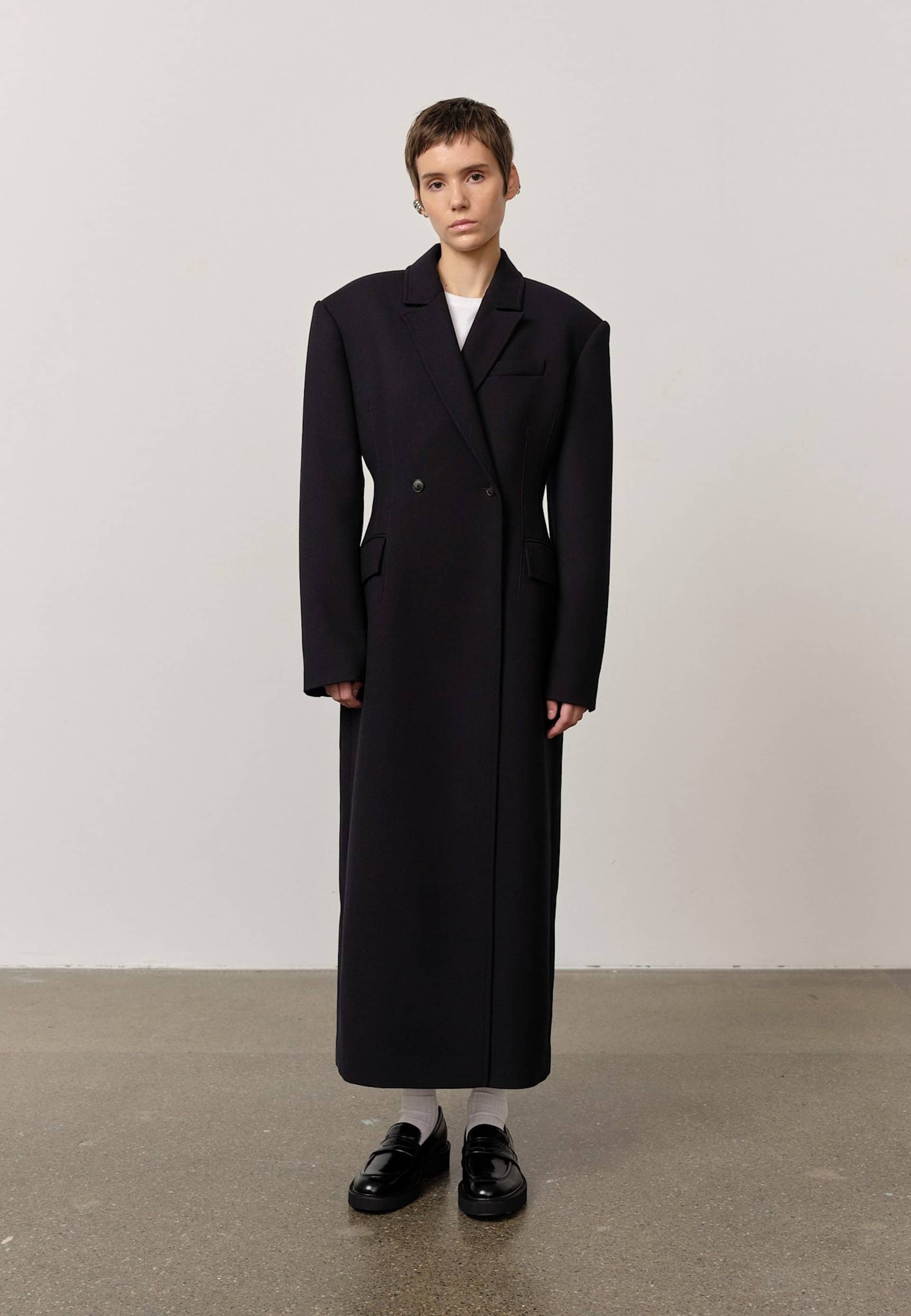 Ultra De Lux Coat - Navy made by HERSKIND