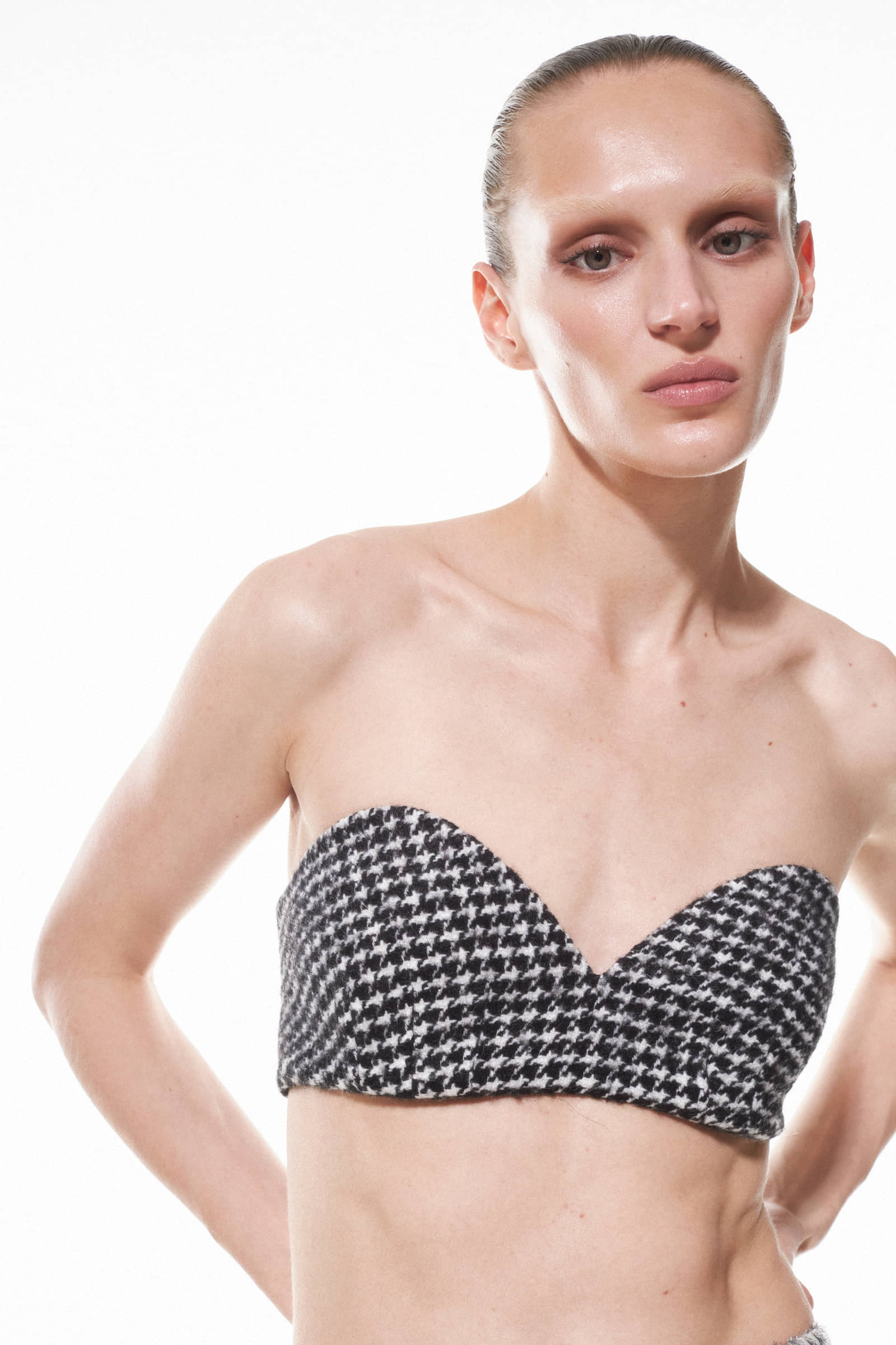 HOUNDSTOOTH BRALETTE in Black made by NUÉ