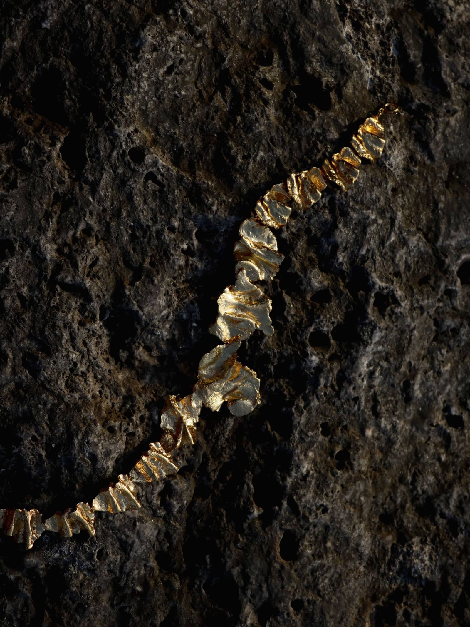 Artemis Choker Gold in Gold made by Eva Remenyi