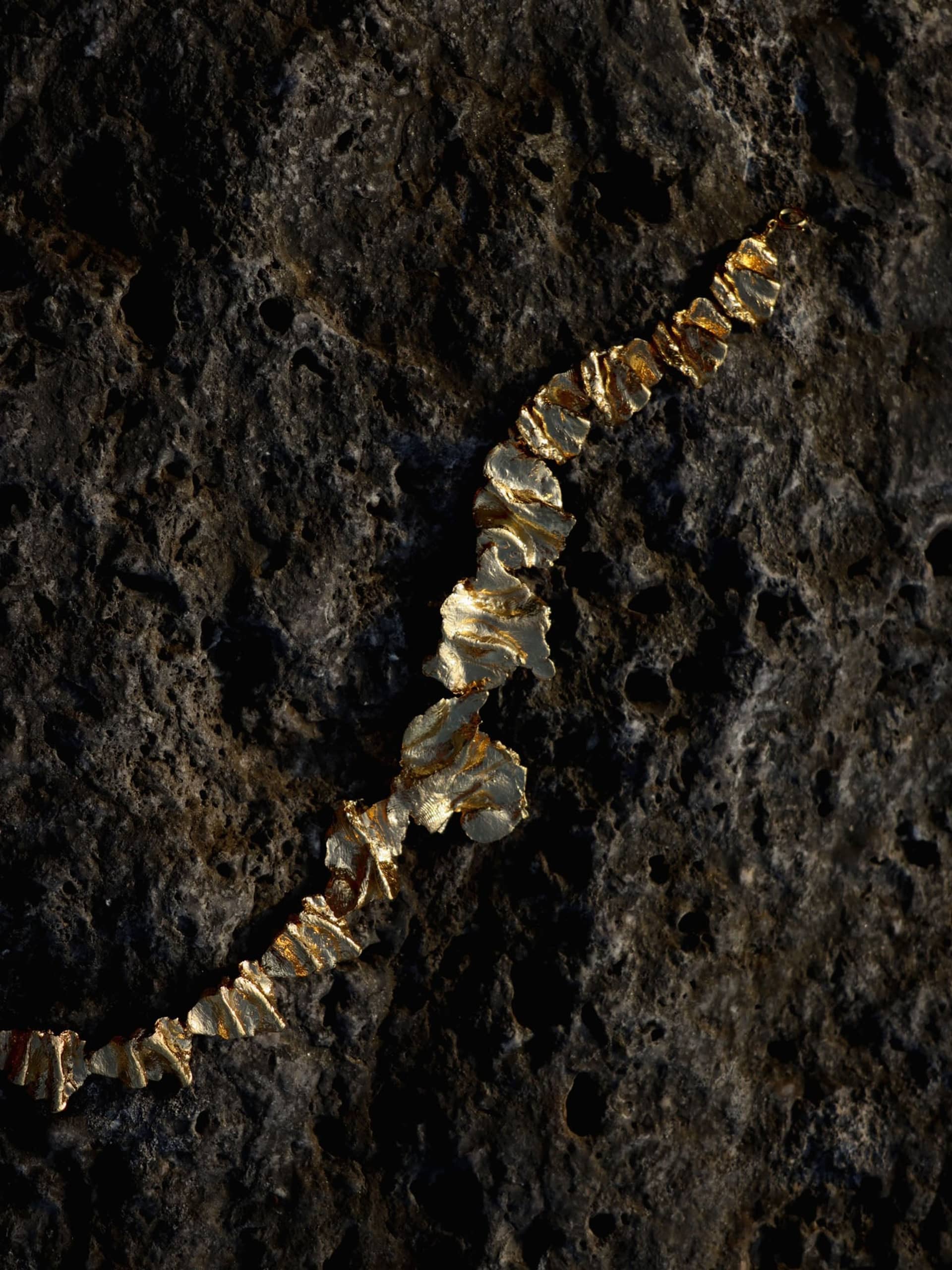 Artemis Choker Gold in Gold made by Eva Remenyi