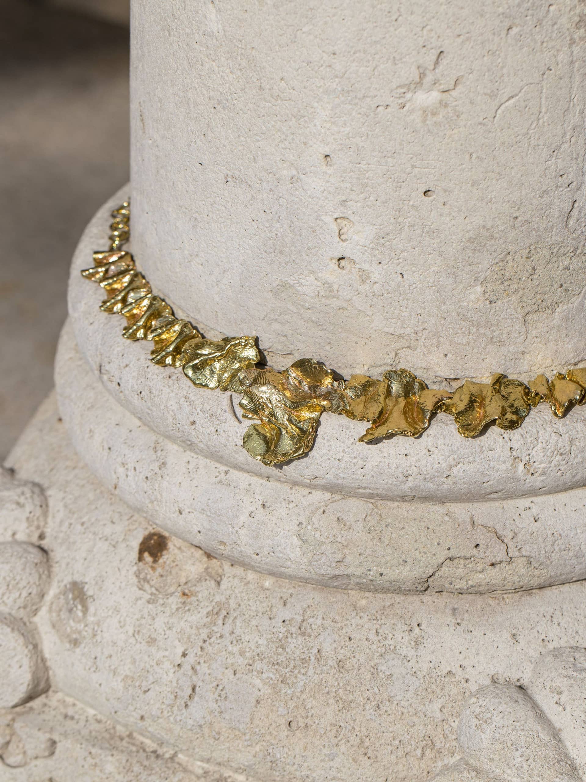 Artemis Choker Gold in Gold made by Eva Remenyi