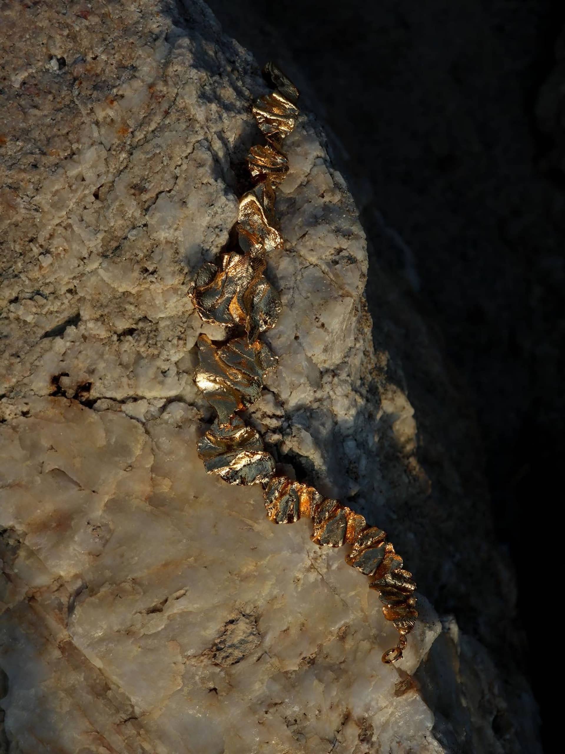 Artemis Choker Gold in Gold made by Eva Remenyi