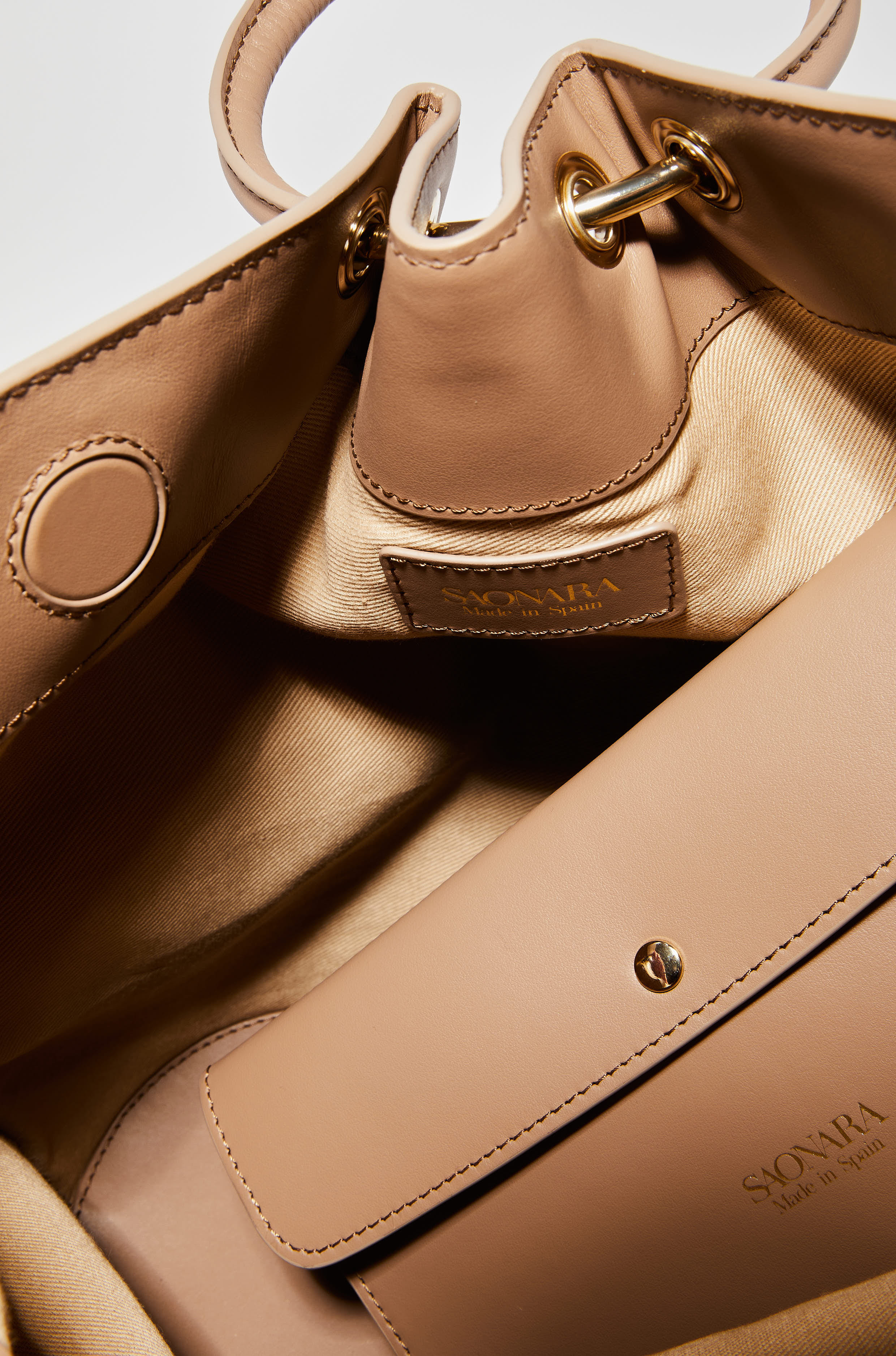 SAONARA MOKA LEATHER CARRY CASE made by Saonara