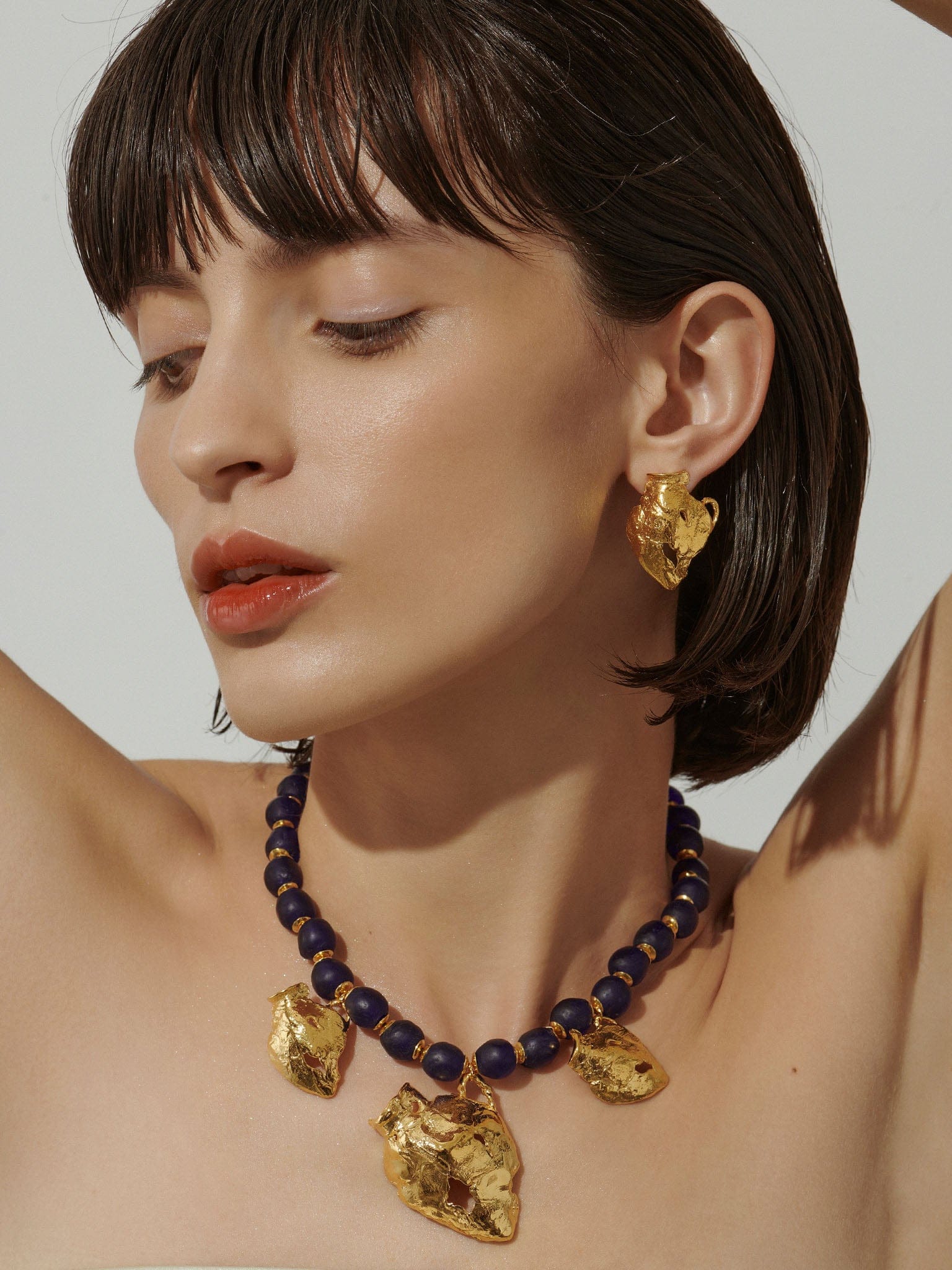 Vacation Deep Blue Necklace in Gold made by Eva Remenyi