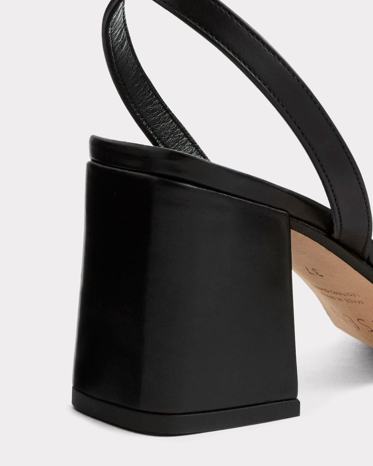 The Elevated Essential - Black made by ESSEN