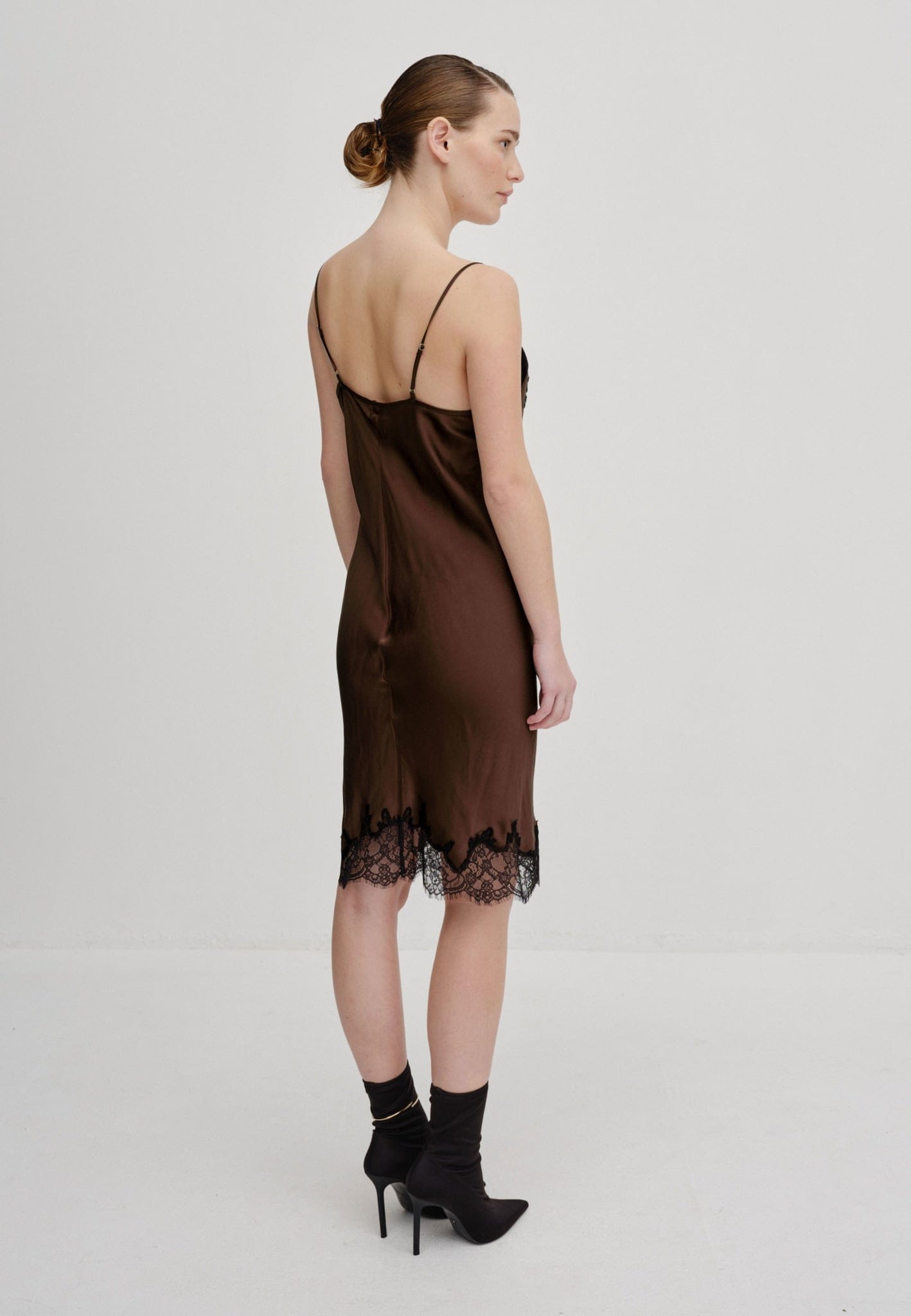 Abbie Dress - Dark Chocolate in Brown made by HERSKIND
