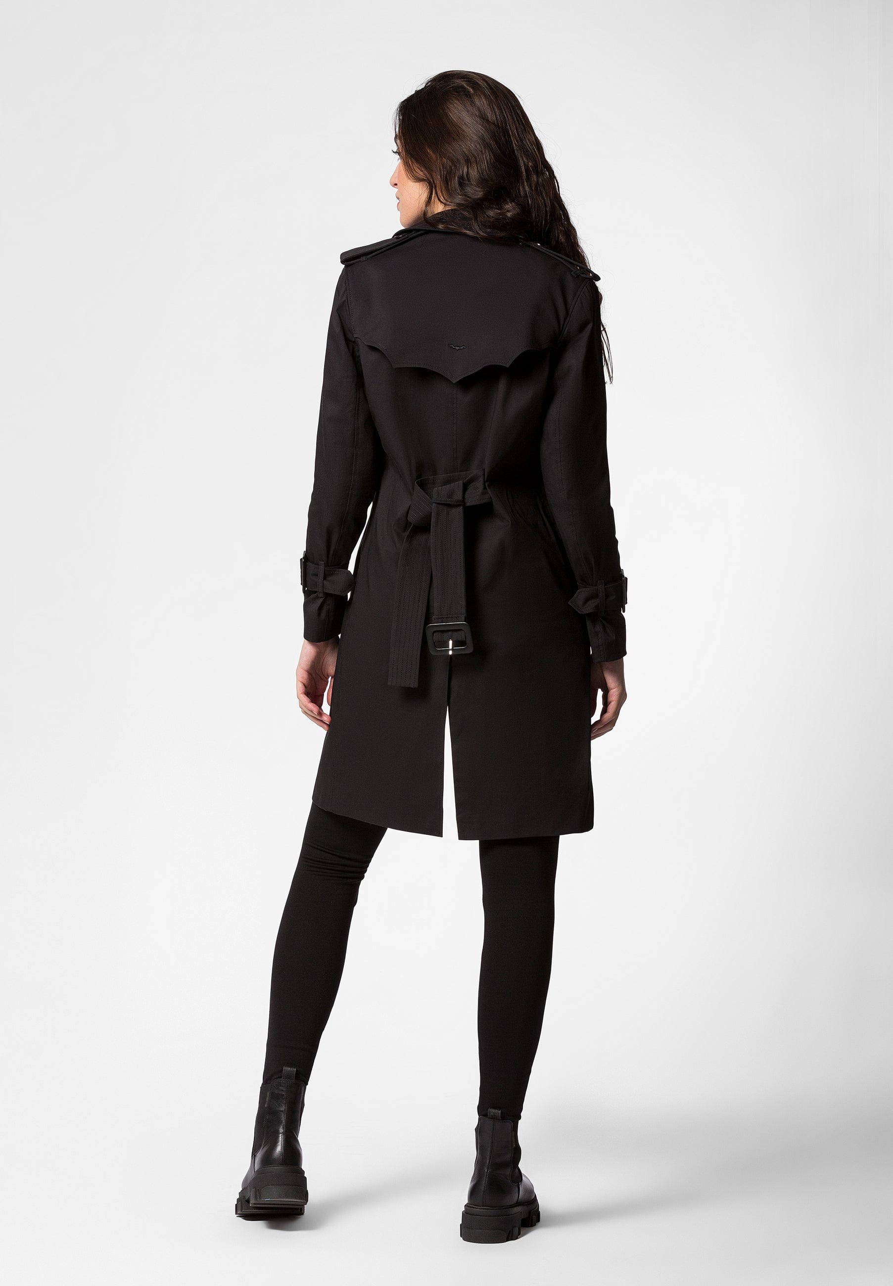 Vlad trench coat in Black made by DIVALO