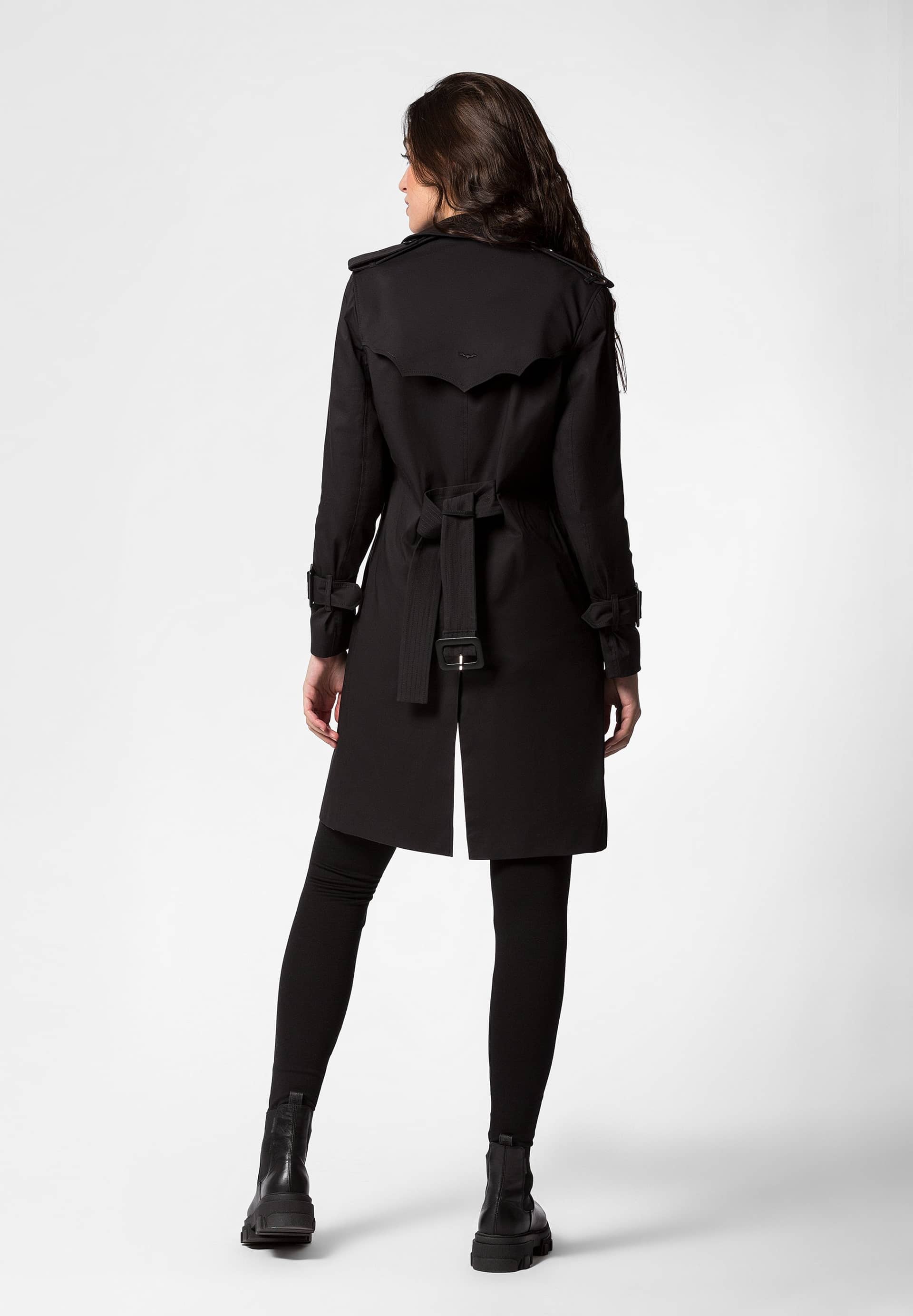 Vlad trench coat in Black made by DIVALO