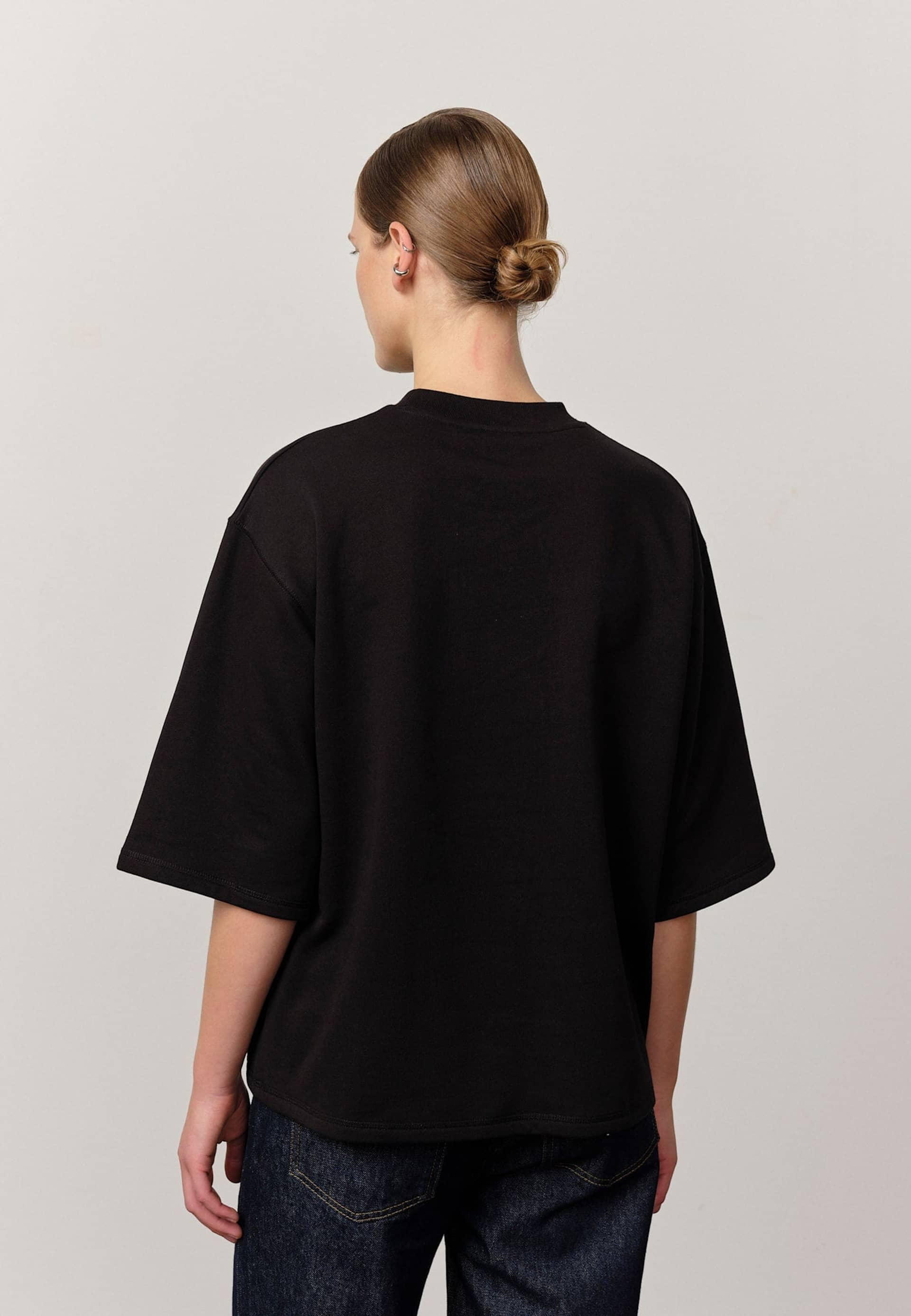 Linette T-shirt - Black made by HERSKIND