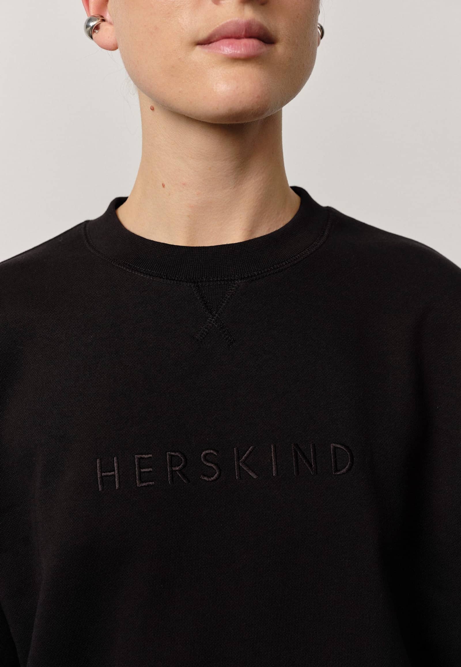 Linette T-shirt - Black made by HERSKIND