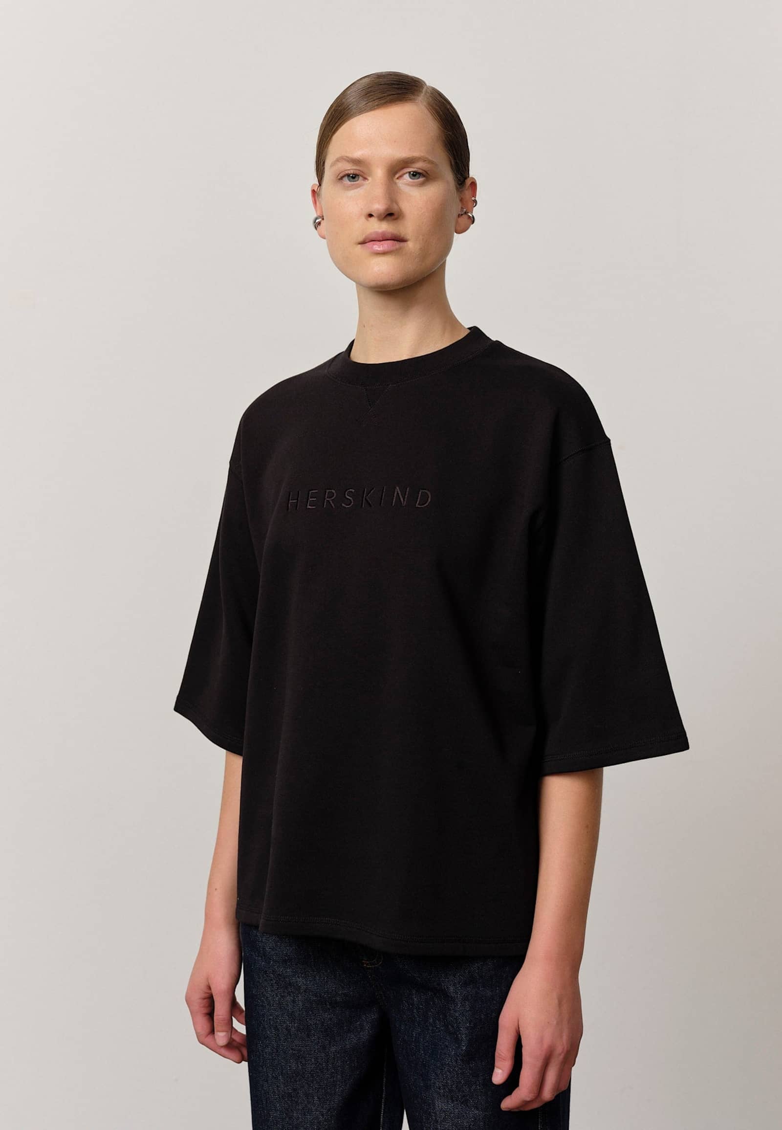 Linette T-shirt - Black made by HERSKIND