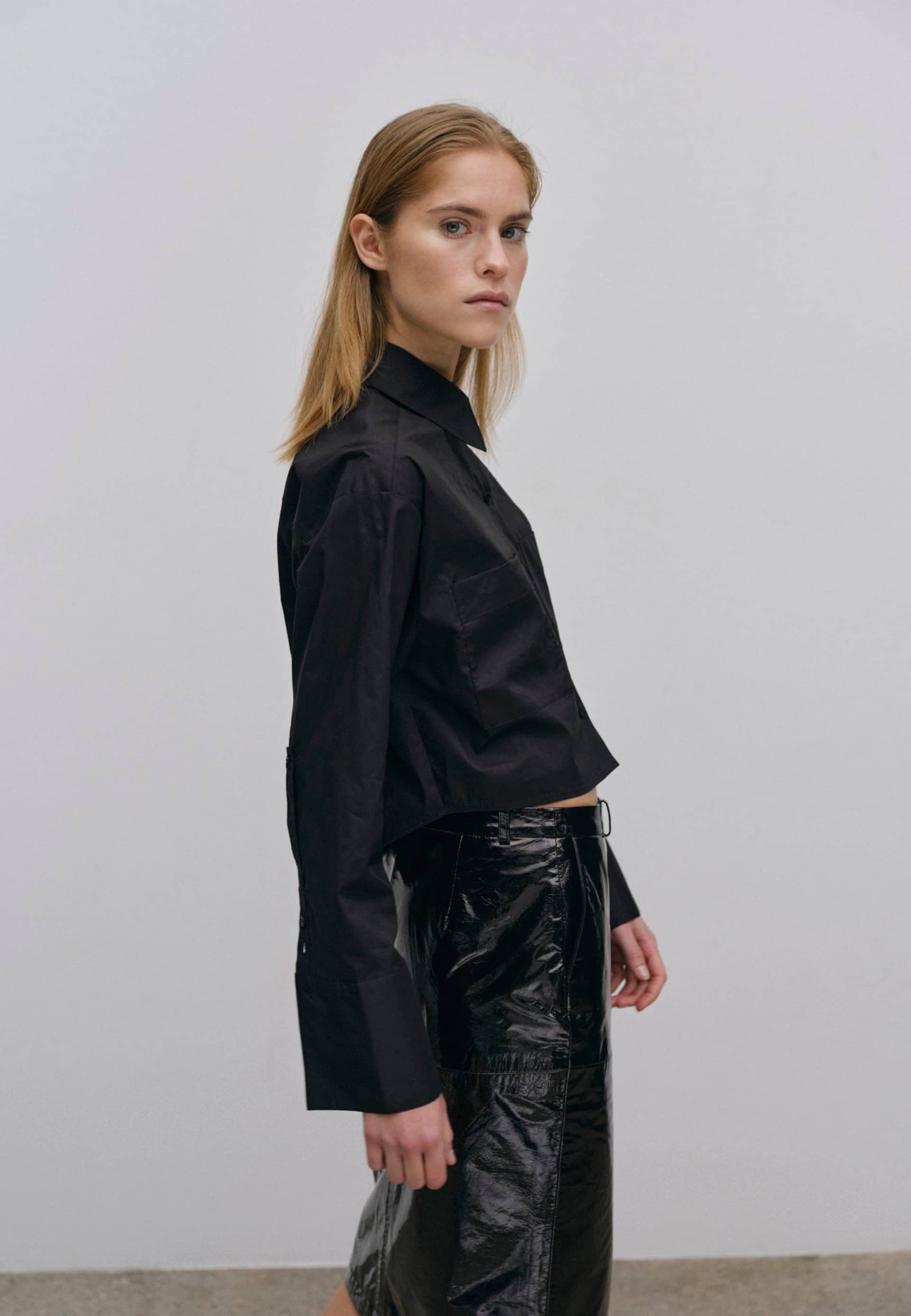 Samuel Shirt - Black made by HERSKIND