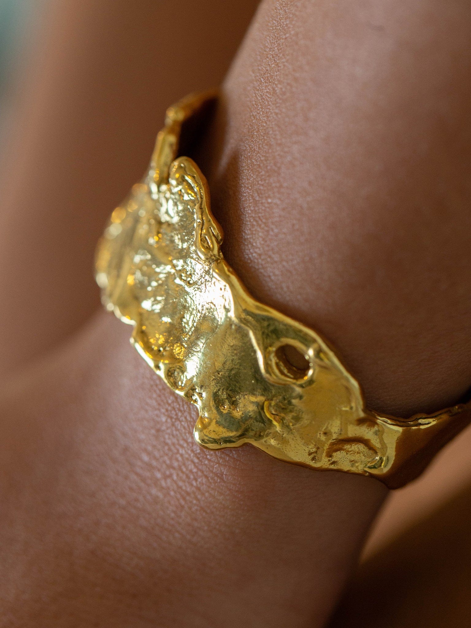 Talisman Moon Bracelet Gold in Gold made by Eva Remenyi