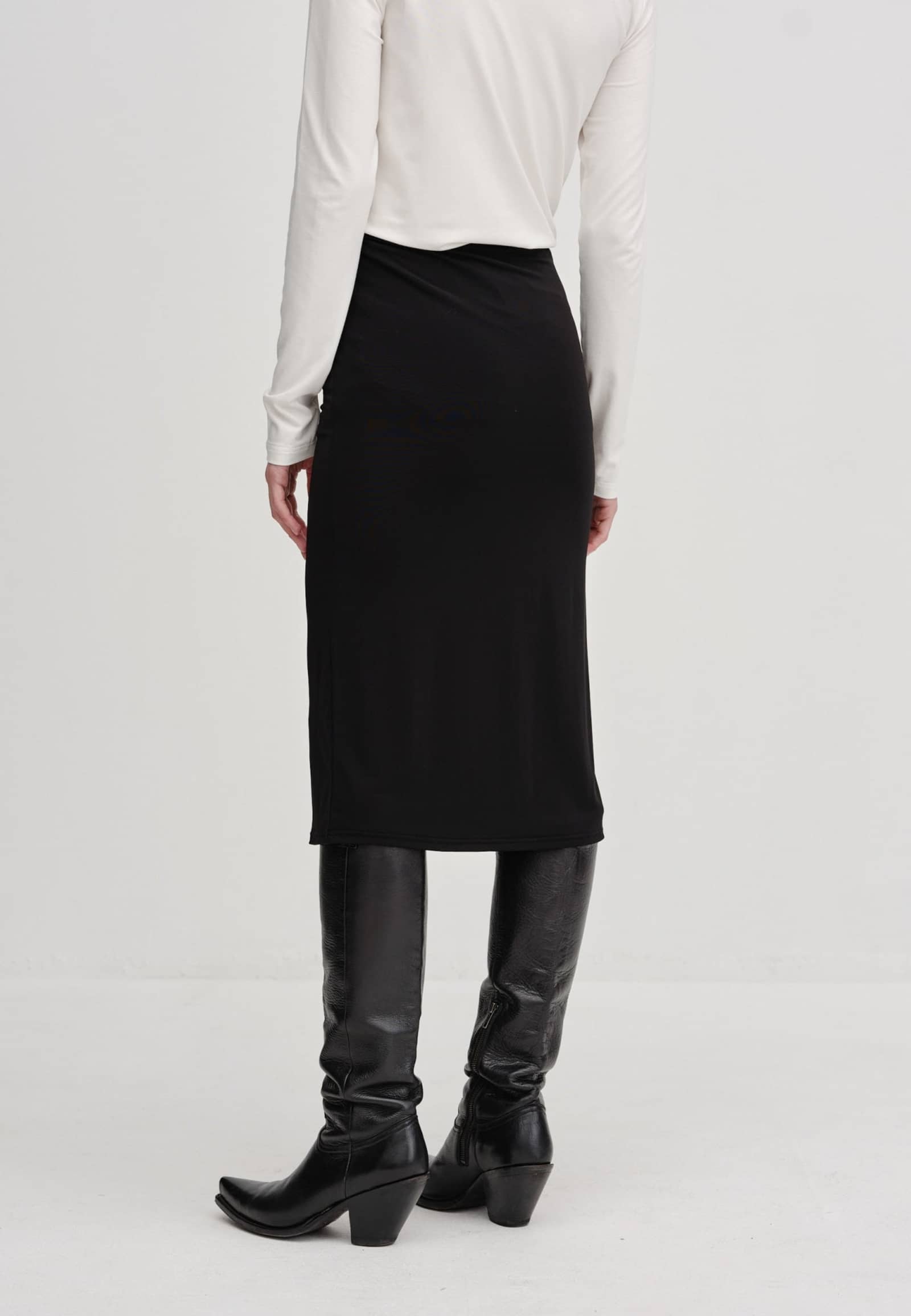 Megan Ltd. Skirt - Black made by HERSKIND
