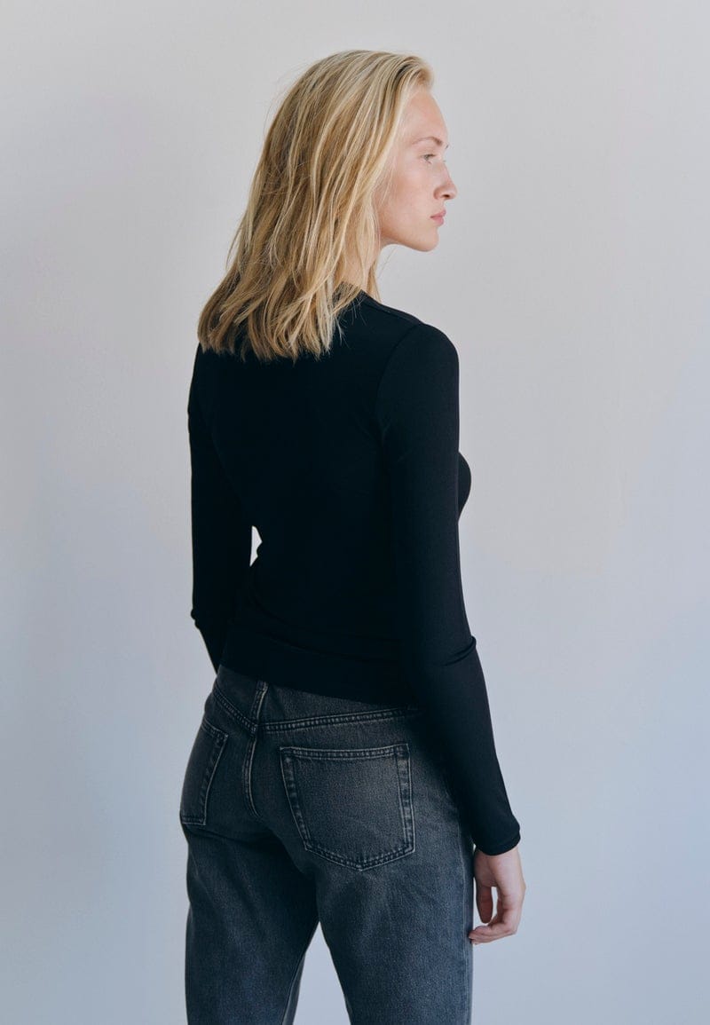 Indy T-Shirt l/s - Black made by HERSKIND